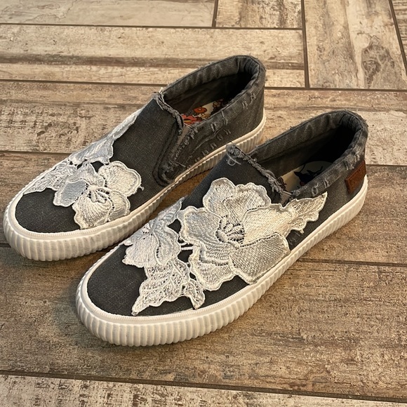 Blowfish slides size 6 maybe worn once - Picture 2 of 6